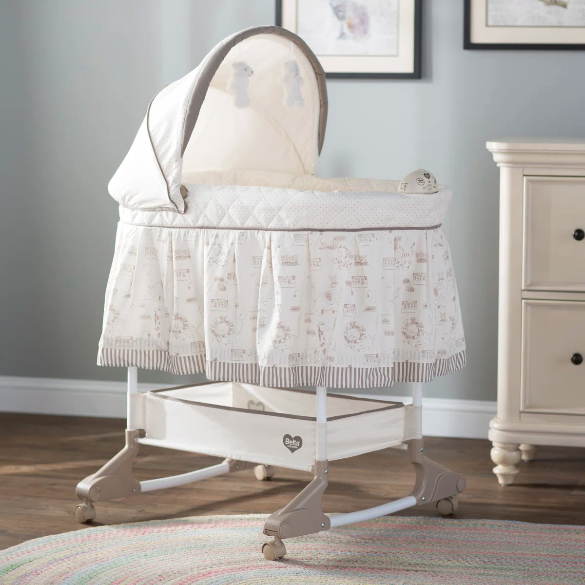 Bassinet with Bedding with Mattress
